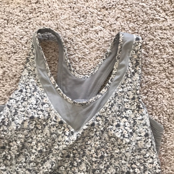 Lululemon workout Tank - Picture 2 of 5